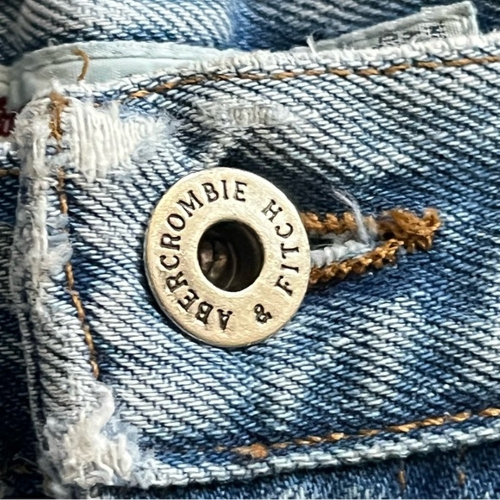 Abercrombie & Fitch Blue Denim Ripped Mid Rise Curve‎ Shorts Size 4 30” Waist - Picture 6 of 9